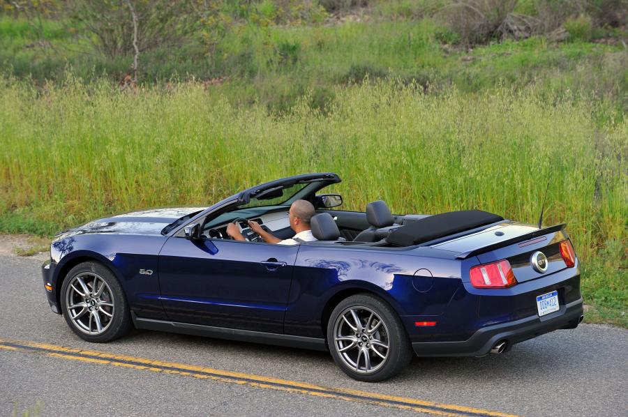  Ford Mustang GT Convertible 2011 года  (фото 46 из 47)